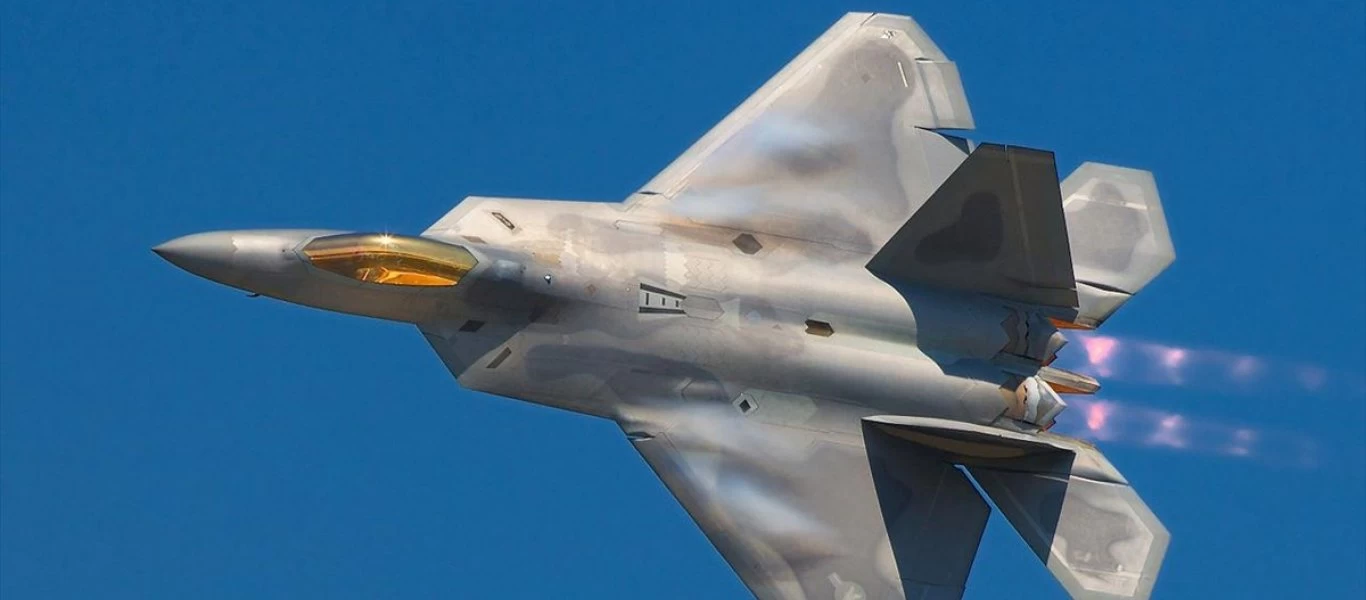 Κόντρες στον αέρα από μαχητικά F-22 και ρωσικά Su-35 πάνω από την Αλάσκα (βίντεο)